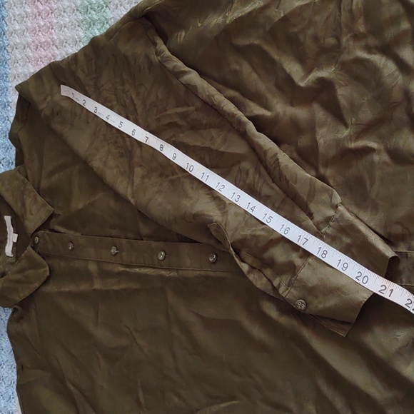Favorite Daughter Medium Green Button Up Foliage Print Satin Top *FLAWED* - Picture 10 of 16